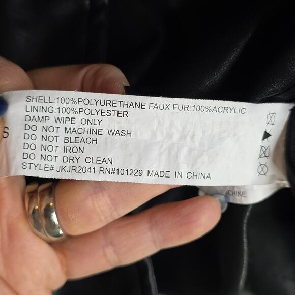 Black Faux leather Sm Fur collars n sleeve accent. Croptop. Big Buttons. Stylish - Picture 7 of 13